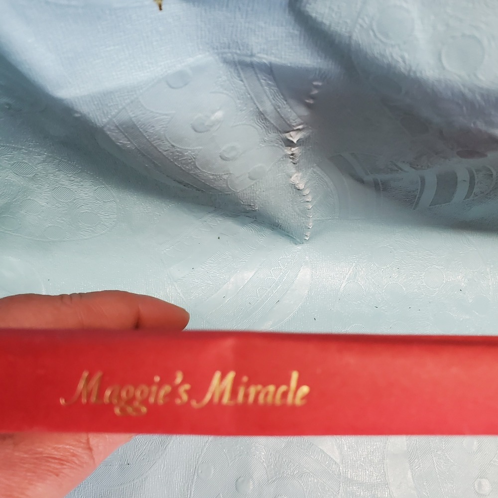 Maggie's Miracle by Karen Kingsbury Hardcover Novel FaithWords Red Gold Spine
